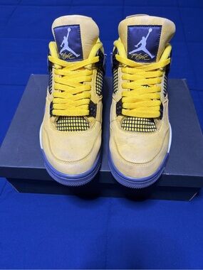 Jordan 4 Retro Lightning 2021 Size 9